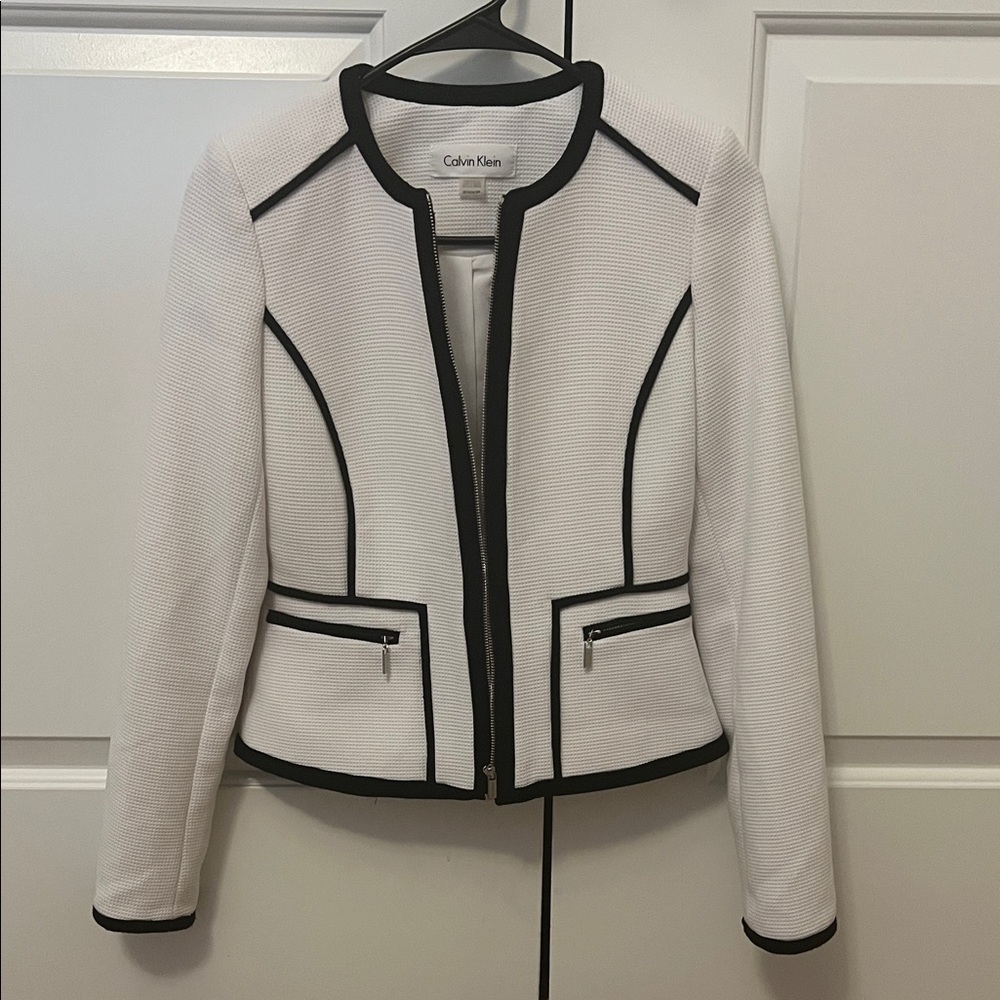 Calvin Klein Women's Blazer in White with Black Trim
